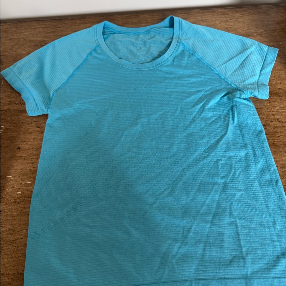 lululemon athletica swiftly tech waist length 2.0 Short Sleeve Tee